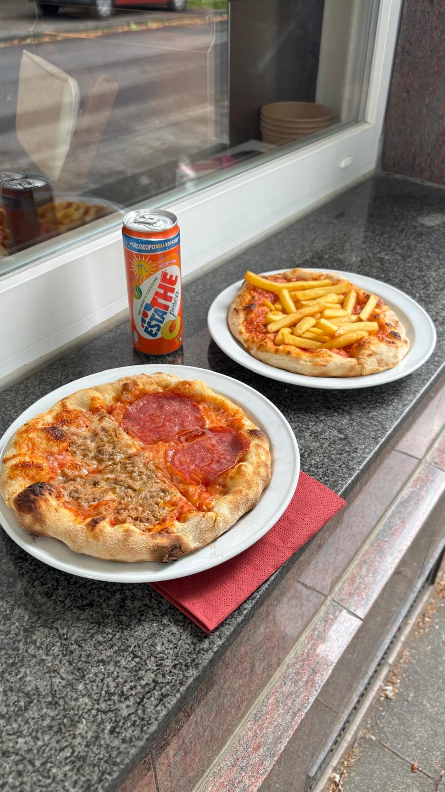 Pizza Salame von Monti's Mamma Mia